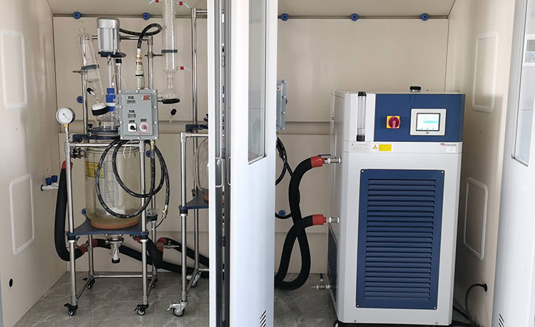 玻璃反應釜與制冷加熱系統配套使用