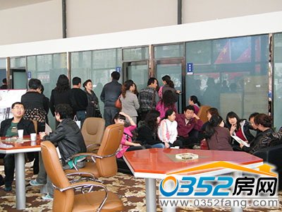 �I(y��)�����ڵȴ����𽻷���(bi��o)��(zh��n)�a(b��)�ĳ��ͬ