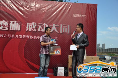 ���Ȫ��Ŀ͑��@�����������Cһ��