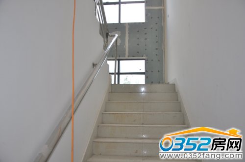 武警樓二樓臺階