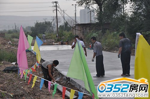 8��24��ʩ���������M��·���B�o