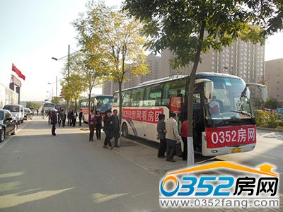 0352房網為參加團購的置業者所準備的看房專車