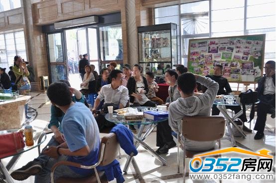 活動(dòng)現(xiàn)場(chǎng)賓朋滿(mǎn)座,勁曲嗨翻全場(chǎng)