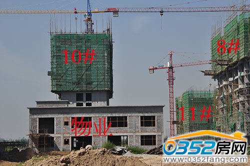 千禧御東畫卷2層物業進行窗框安裝