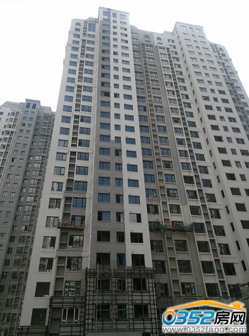 財富官邸一期玻璃安裝接近尾聲