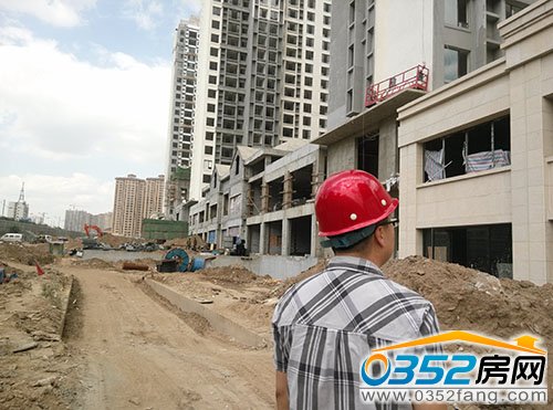 一期商鋪外立面即將粉刷完畢