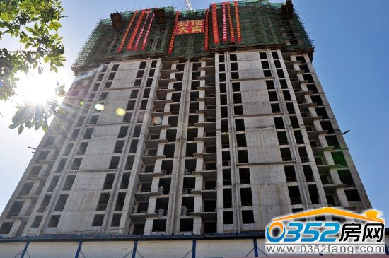 美好新里程10#樓封頂圖