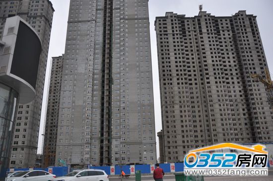 凱順佳園 凱順佳園一期正在安裝外部窗戶