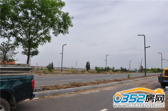 5月30日 御河東路開源街交匯處部分綠植已經移走