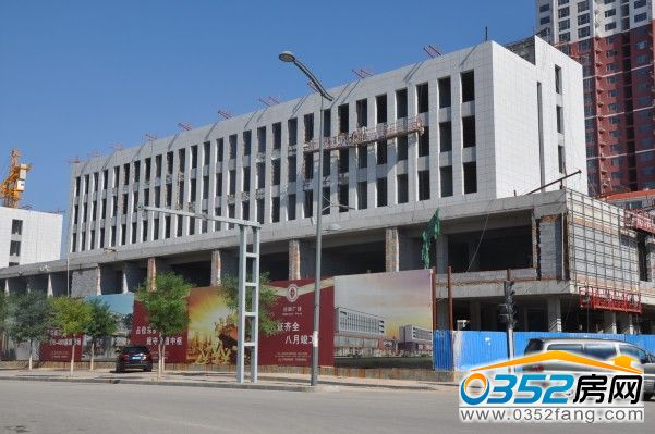 鴻晟廣場A座公寓近景圖(2014.8.7)