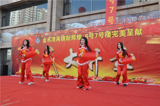 �F���������