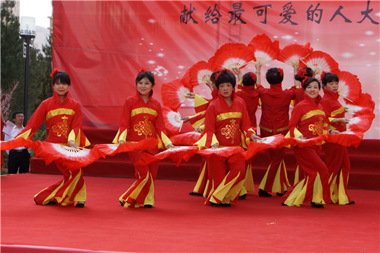 ���ڄ�힡����ݵ�һ����(ji��)Ŀ���t�t�����ӡ�