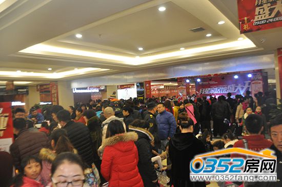 01153037594779ee373136.jpg 人頭攢動.jpg