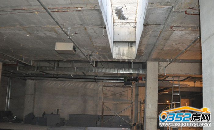 2612033985ced5ce084913.jpg 地下車(chē)庫(kù)采光天井.JPG