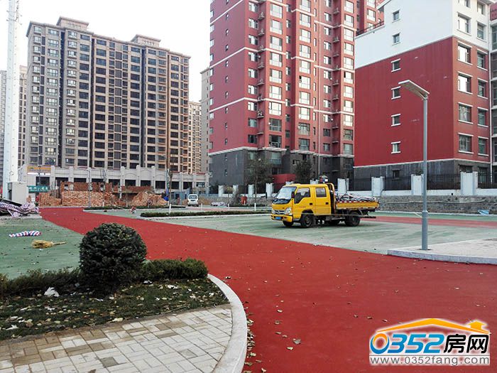 05113242c151d025ac3170.jpg 文興路東側(cè)停車(chē)場(chǎng).jpg