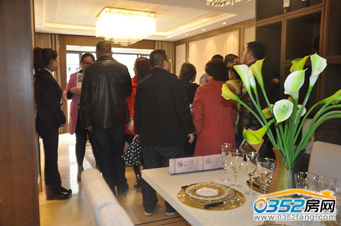 11193149123c51ea700292.jpg 綠地樣板間.JPG